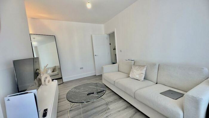 1 Bedroom Apartment To Rent In Frognal Avenue, Harrow, HA1