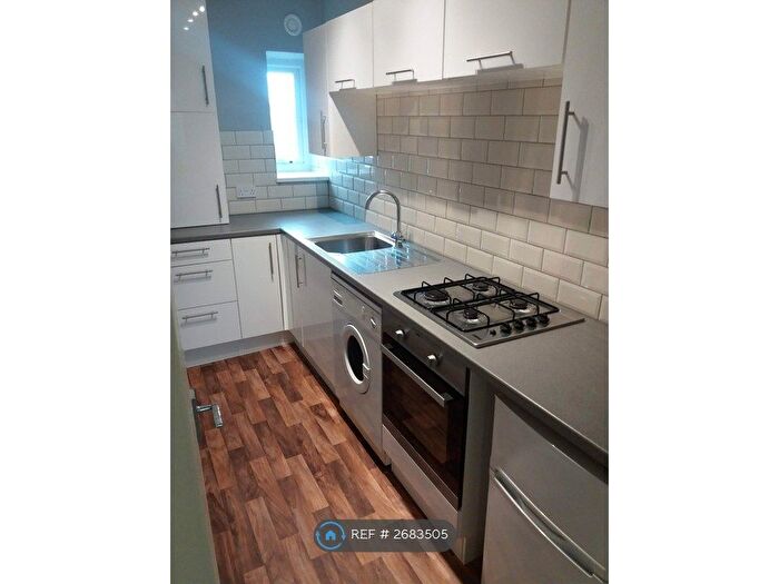 2 Bedroom Flat To Rent In Boulevard, Weston-Super-Mare, BS23