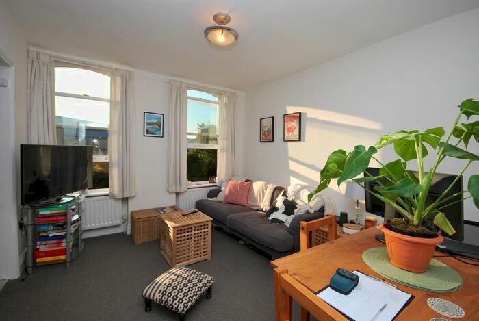 2 Bedroom Flat To Rent In Milkwood Road, London, SE24