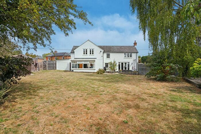 4 Bedroom Cottage For Sale In The Turnpike, Oakley, HP18