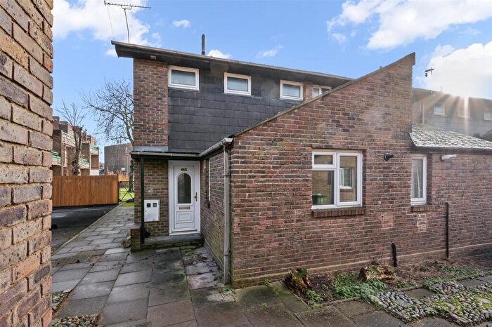 2 Bedroom End Of Terrace House For Sale In Midwood Close, London, NW2