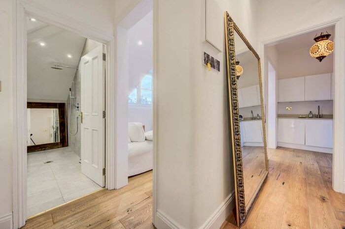 2 Bedroom Flat To Rent In Brondesbury Road, Queen's Park, London, NW6