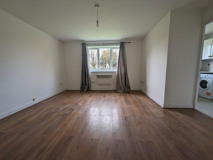 2 Bedroom Flat To Rent In Pioneer Way, Watford, WD18