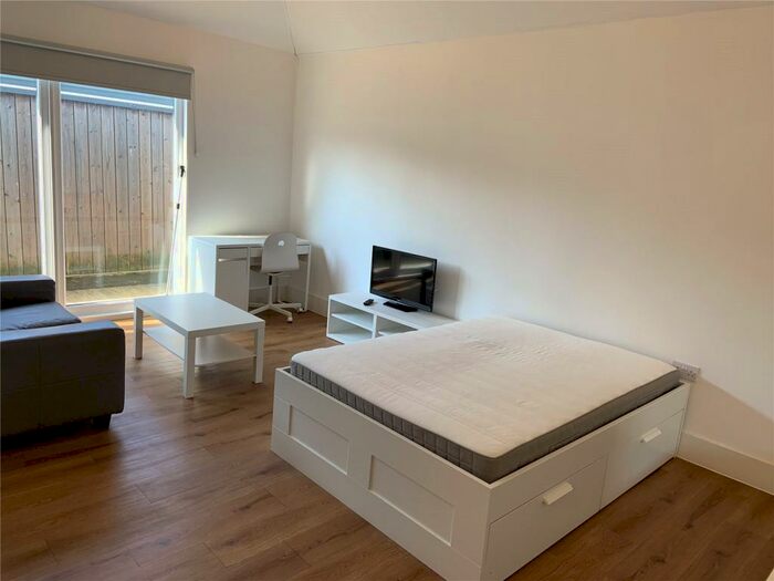 Flat To Rent In Town Hall, Bexley Square, Salford, Manchester, M3
