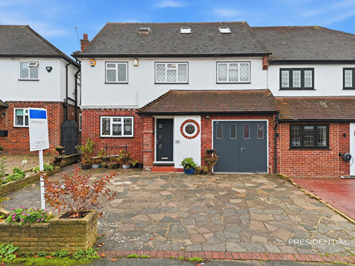 4 Bedroom Semi Detached House To Rent In Dickens Rise, Chigwell, IG7