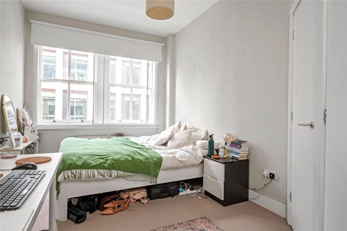 2 Bedroom Apartment To Rent In Farringdon Road, London, EC1M