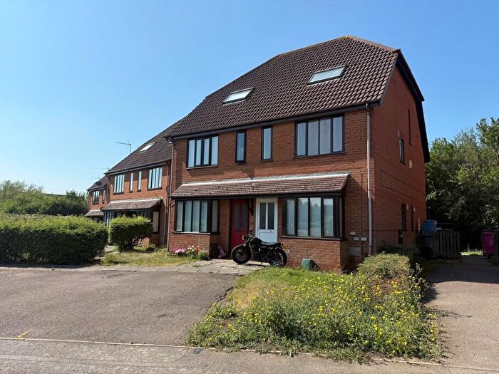 2 Bedroom Apartment To Rent In Walnut Tree, Milton Keynes, MK7