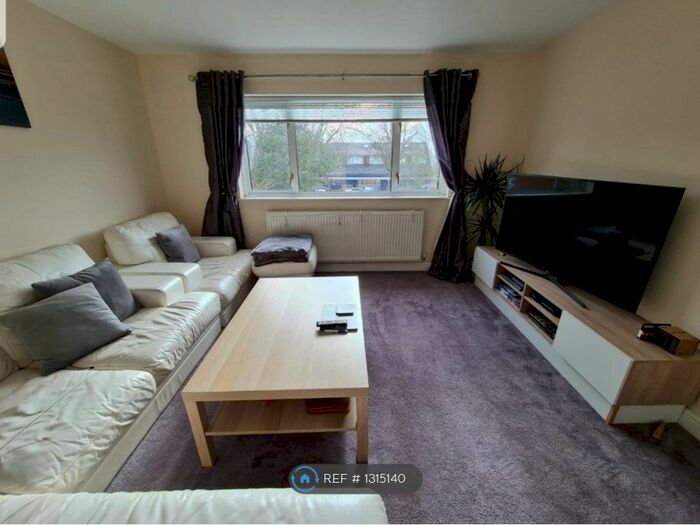 1 Bedroom Flat To Rent In Totteridge Drive, High Wycombe HP13
