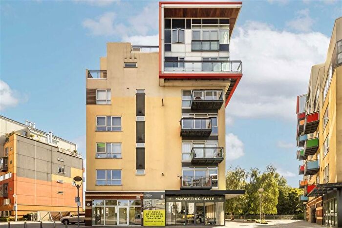 2 Bedroom Flat To Rent In West Parkside, London, SE10