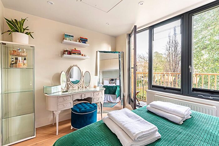 1 Bedroom Flat To Rent In Tavistock Crescent, London, London, W11