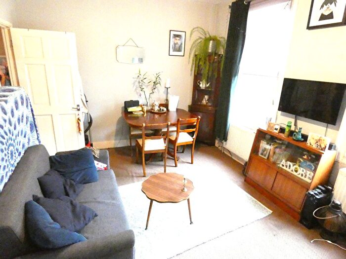 1 Bedroom Flat To Rent In Roman Road, London, E3
