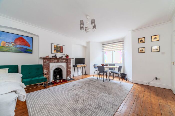 2 Bedroom Flat To Rent In North End Road, London, W14
