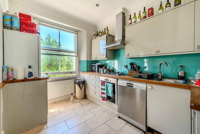 3 Bedroom Flat To Rent In Queens Gate, South Kensington, London, SW7