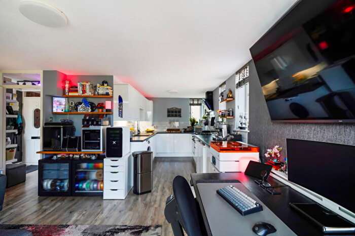 1 Bedroom Flat For Sale In Grangedale Close, Northwood, HA6