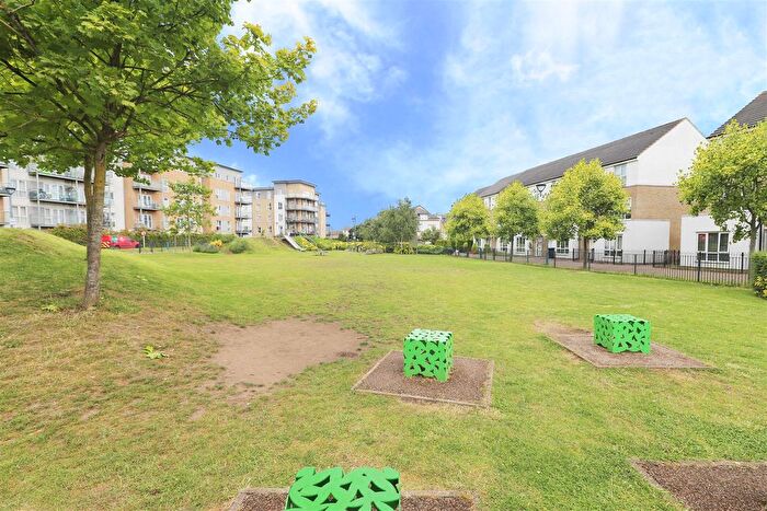 2 Bedroom Flat For Sale In Wintergreen Boulevard, West Drayton, UB7