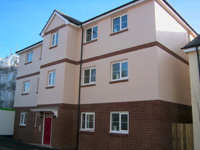 2 Bedroom Flat To Rent In Buckland Close, Bideford, Devon, EX39
