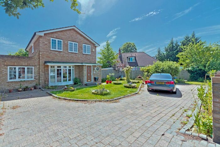 4 Bedroom Detached House To Rent In Upper Brighton Road, Surbiton, Surrey, KT6