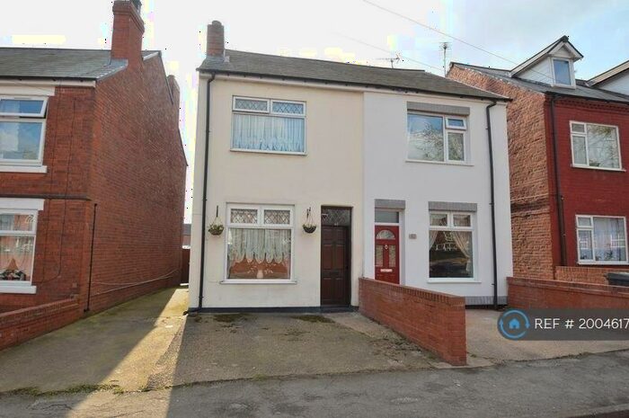 3 Bedroom Semi-Detached House To Rent In Langwith Road, Shirebrook, Mansfield, NG20