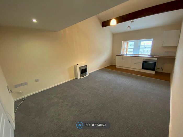 1 Bedroom Flat To Rent In Shamrock House, Pudsey, LS28