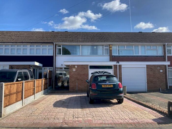 3 Bedroom Semi-Detached House To Rent In Tangmere Crescent, Hornchurch, RM12