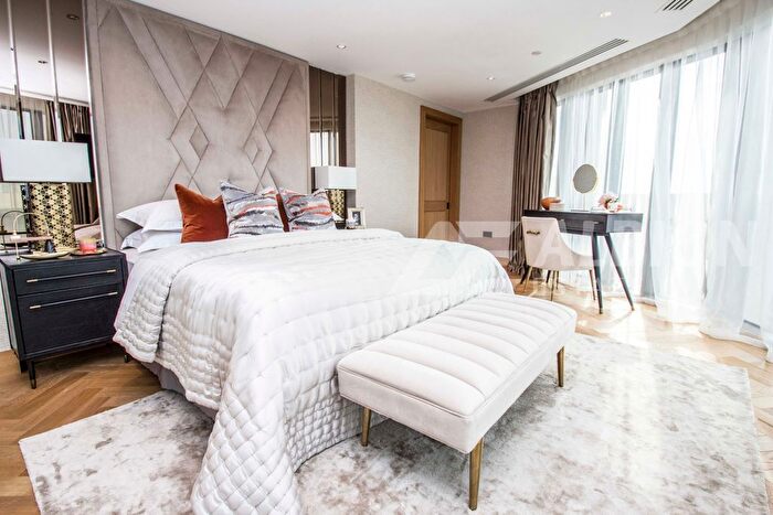 3 Bedroom Flat To Rent In Cleland House, London, SW1P