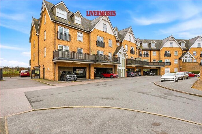 2 Bedroom Flat For Sale In Tanners Close, Crayford, Dartford, DA1