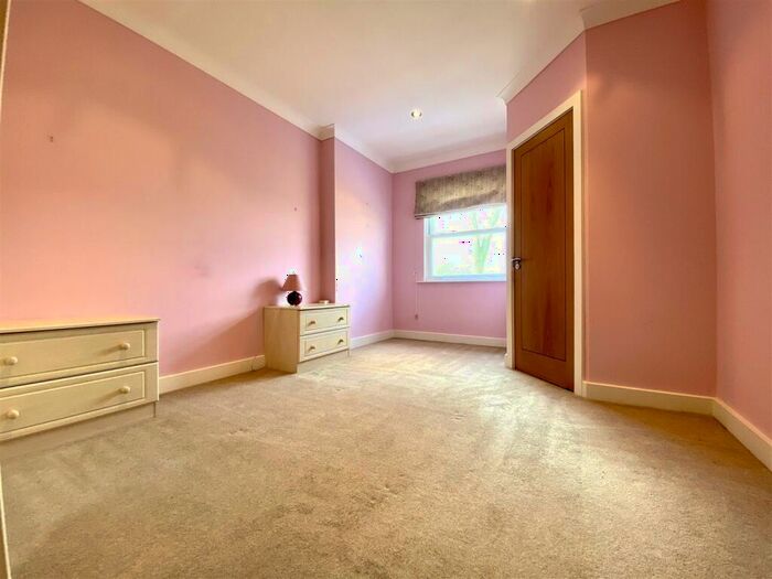 2 Bedroom Flat For Sale In Church Tower View, Huddersfield, HD3