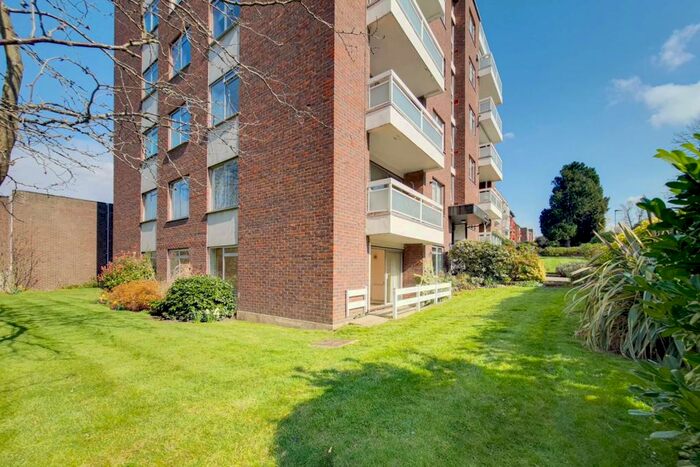 3 Bedroom Flat To Rent In Court Downs Road, Beckenham, BR3