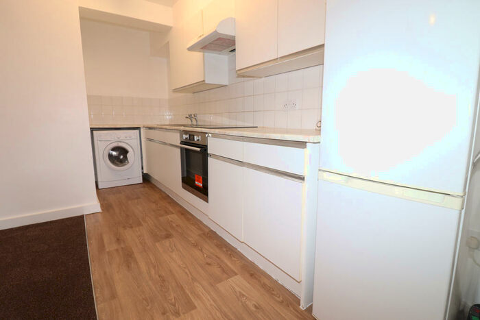 Flat To Rent In Brunswick Road, Shoreham By Sea, BN43