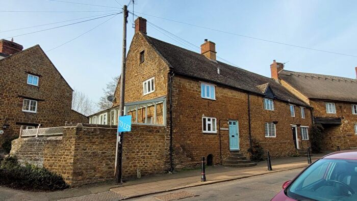 3 Bedroom Cottage To Rent In High Street, Adderbury, Oxon, OX17