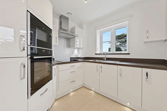 1 Bedroom Flat To Rent In Addington Road, Selsdon, South Croydon, CR2