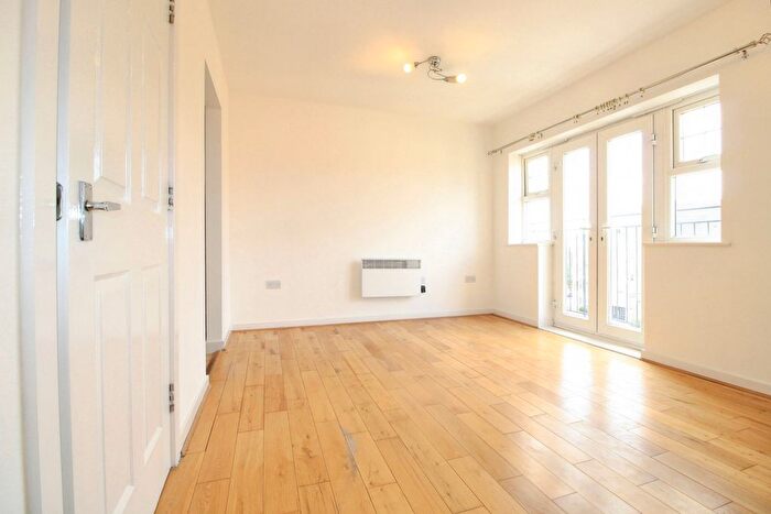 2 Bedroom Flat To Rent In Scott Road, Edgware, HA8