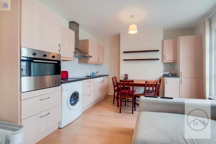 2 Bedroom Flat To Rent In Garratt Lane, London, SW17