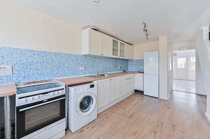 3 Bedroom Apartment To Rent In Belvoir Close, London, SE9