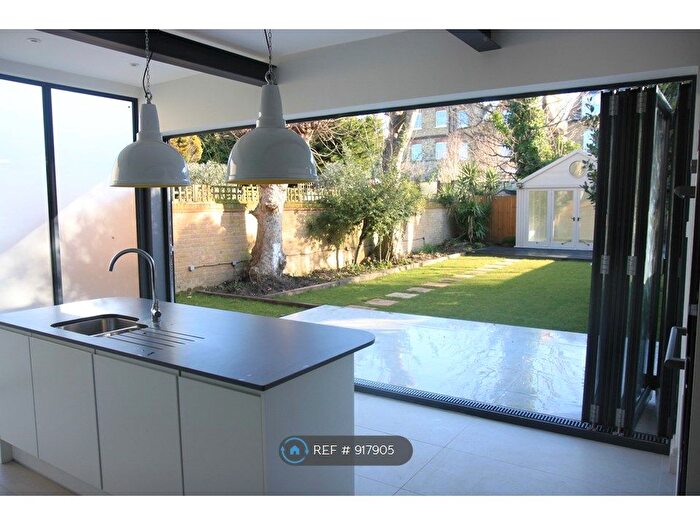 2 Bedroom Flat To Rent In Spencer Road, London, SW18