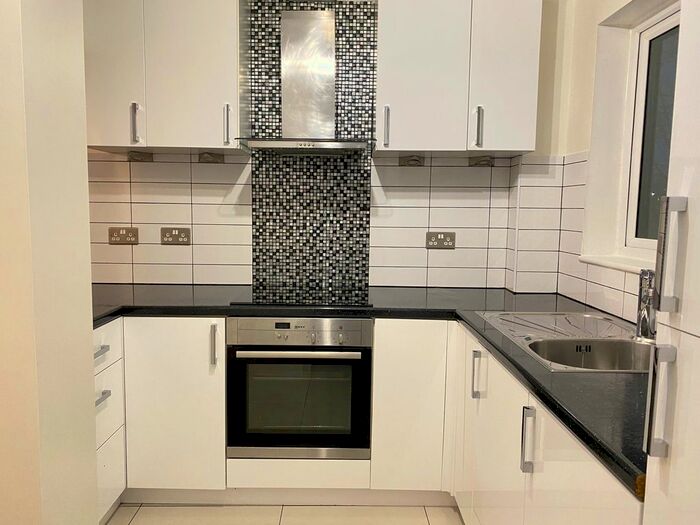 1 Bedroom Flat To Rent In Bunting Close, London N9