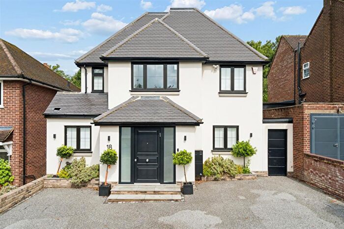 5 Bedroom Detached House For Sale In Craigweil Avenue, Radlett, WD7