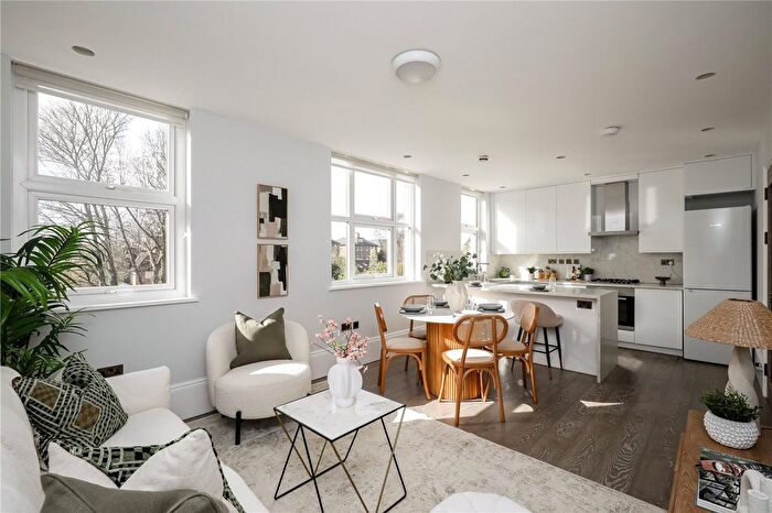 2 Bedroom Flat For Sale In The Grove, London, W5