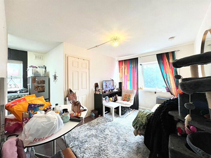 2 Bedroom Flat For Sale In Two Bedroom Flat For Sale, Skeltons Lane, Leyton, E10