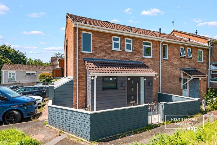 3 Bedroom End Of Terrace House For Sale In Orchard Avenue, Plymouth, Devon, PL6