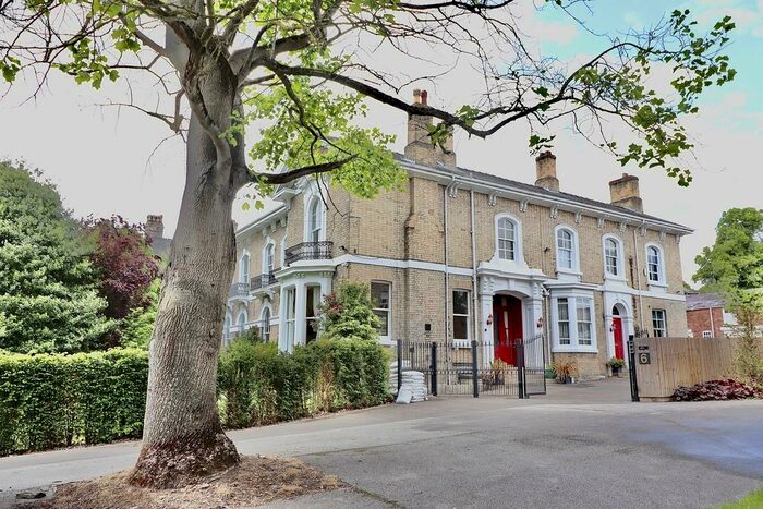 7 Bedroom Semi-Detached House For Sale In Lindum Terrace, Lincoln, LN2
