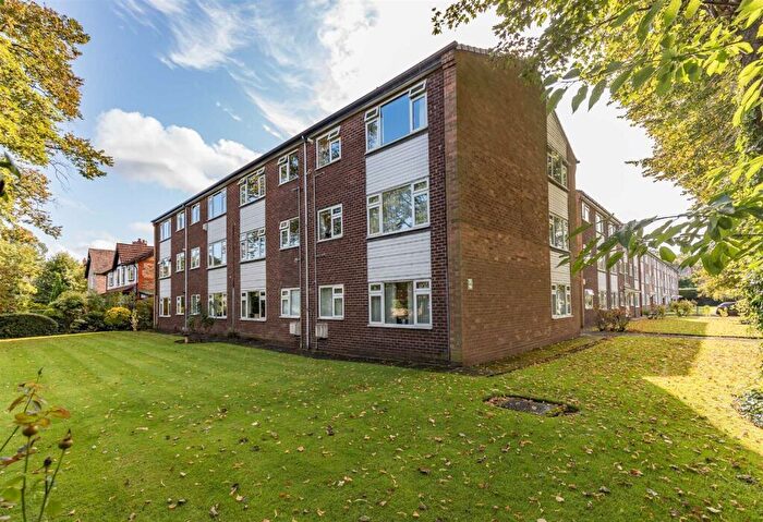 1 Bedroom Apartment To Rent In Rookfield Avenue, Sale, M33