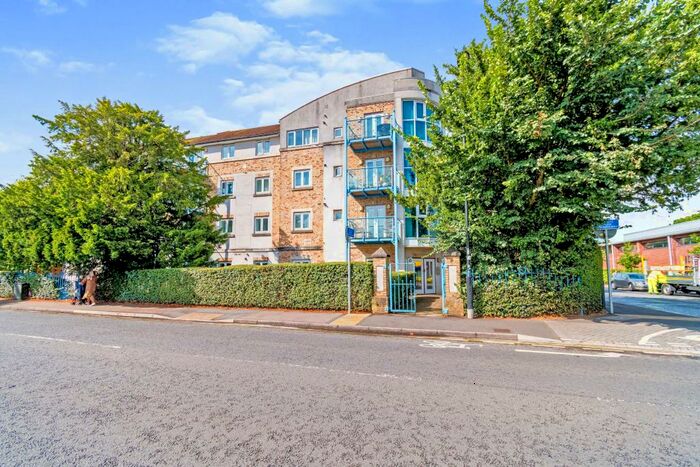 2 Bedroom Apartment To Rent In Hulse Road. Banister Park, SO15