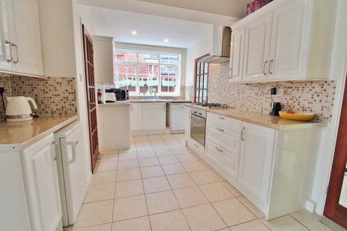 4 Bedroom Detached House For Sale In Croftlands Avenue, Stubbington, Fareham, PO14