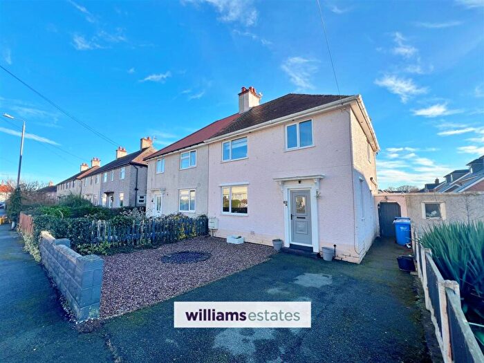 3 Bedroom Semi-Detached House For Sale In Bryn Elwy, St. Asaph, LL17
