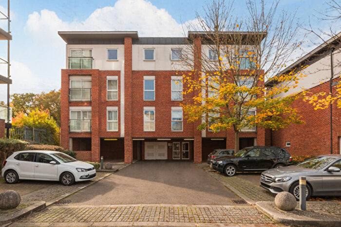 2 Bedroom Flat For Sale In Ashdown Court, Highwood Close, East Dulwich, SE22