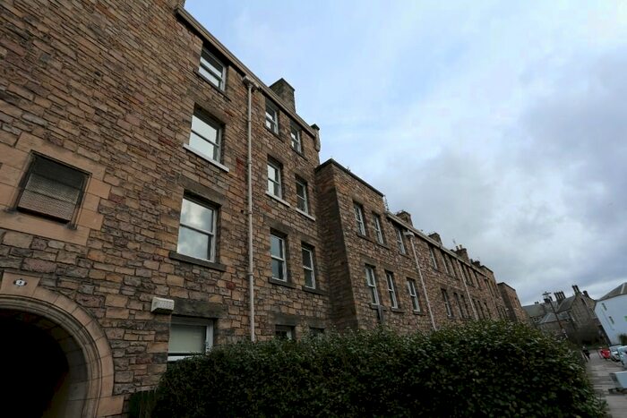 2 Bedroom Flat To Rent In Richmond Place, South Side, Edinburgh, EH8