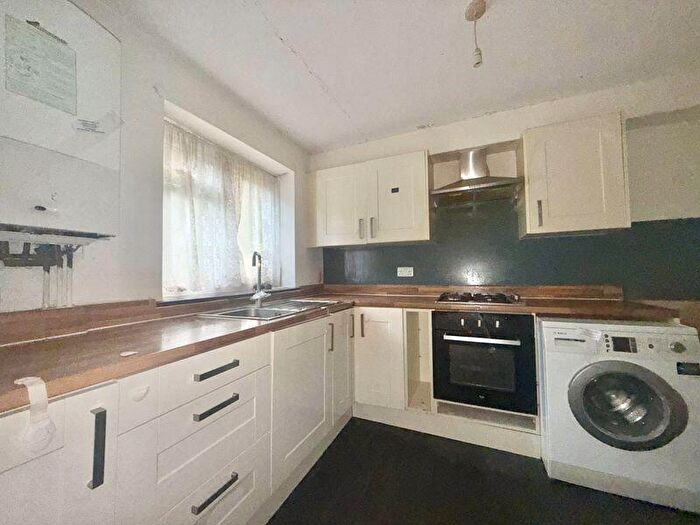 2 Bedroom Flat For Sale In Fennels Road, High Wycombe, HP11
