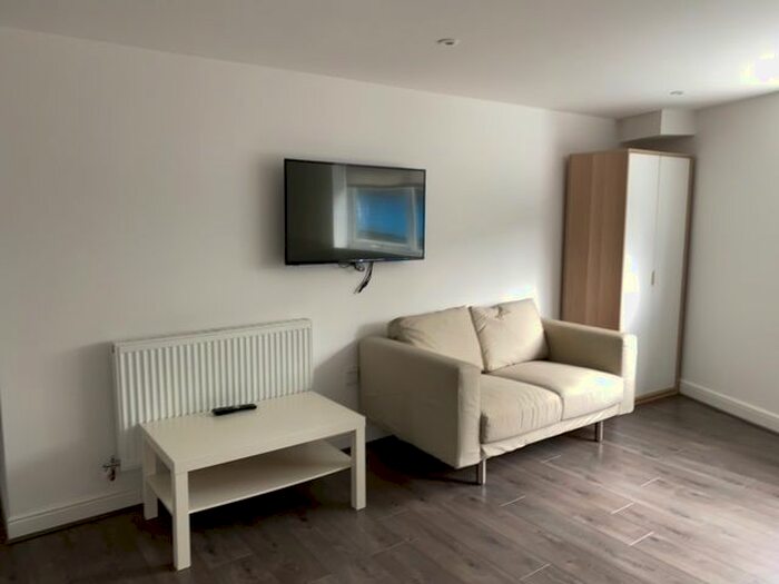 1 Bedroom Flat To Rent In High Street, Runcorn, WA7