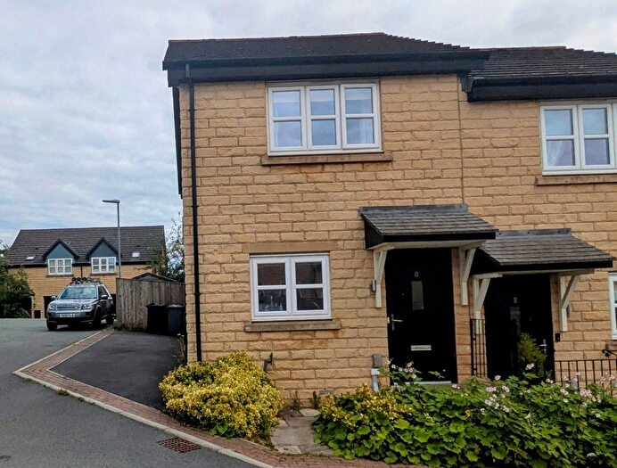 2 Bedroom Semi-Detached House For Sale In Tempest Close, Bradford, BD13